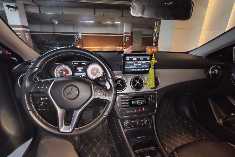 Used Mercedes-Benz GLA 2015 GLA 200 Sport Edition Center Console