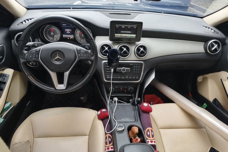 Used Mercedes-Benz GLA 2015 GLA 220 4MATIC Fashion Model Center Console