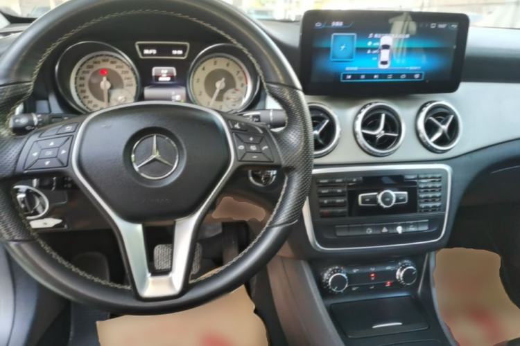 Used Mercedes-Benz GLA 2015 GLA 200 Fashion Model Center Console