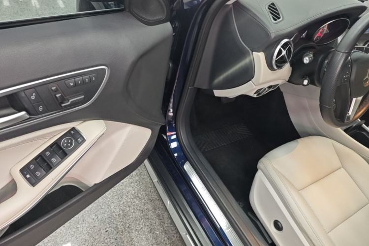 Used Mercedes-Benz GLA 2015 GLA 220 4MATIC Fashion Model Driver Seat