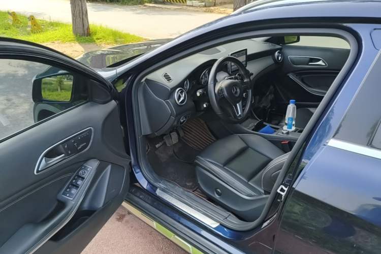 Used Mercedes-Benz GLA 2015 GLA 200 Sport Edition Driver Seat