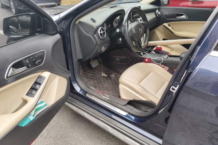 Used Mercedes-Benz GLA 2015 GLA 220 4MATIC Fashion Model Driver Seat