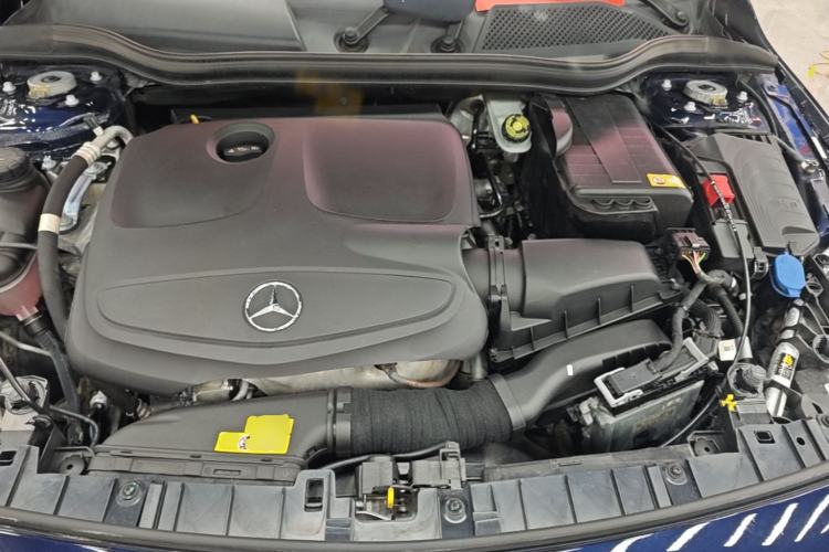 Used Mercedes-Benz GLA 2015 GLA 220 4MATIC Fashion Model Engine Bay