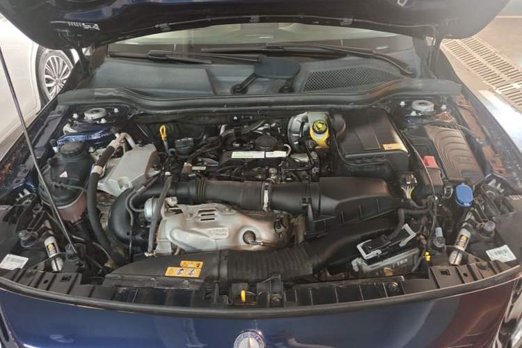Used Mercedes-Benz GLA 2015 GLA 220 4MATIC Luxury Model Engine Bay
