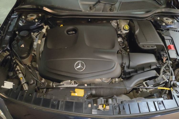 Used Mercedes-Benz GLA 2015 GLA 220 4MATIC Fashion Model Engine Bay