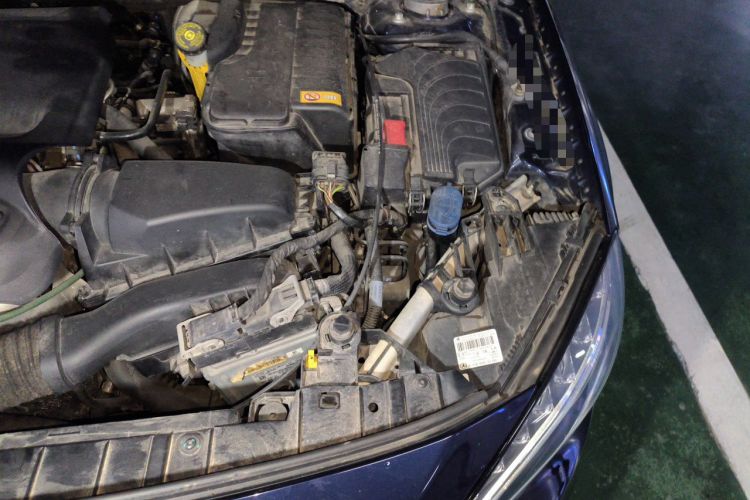 Used Mercedes-Benz GLA 2015 GLA 200 Fashion Model Engine Bay Left
