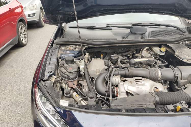 Used Mercedes-Benz GLA 2015 GLA 220 4MATIC Fashion Model Engine Bay Right