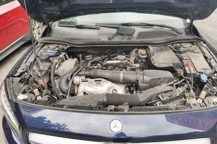 Used Mercedes-Benz GLA 2015 GLA 220 4MATIC Fashion Model Engine Bay