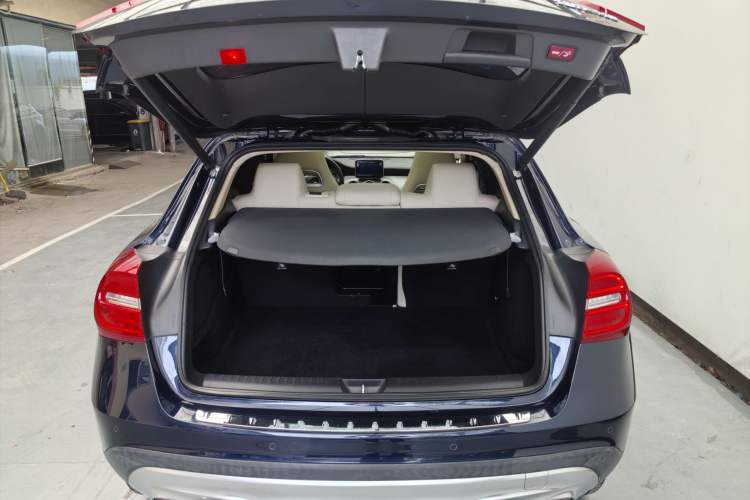 Used Mercedes-Benz GLA 2015 GLA 220 4MATIC Luxury Model Exterior 11