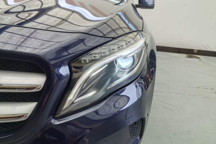 Used Mercedes-Benz GLA 2015 GLA 220 4MATIC Luxury Model Exterior 2