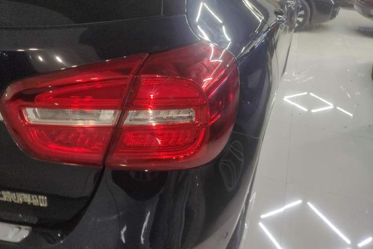 Used Mercedes-Benz GLA 2015 GLA 200 Fashion Model Exterior 2