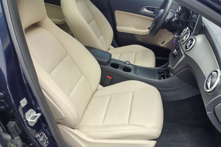 Used Mercedes-Benz GLA 2015 GLA 220 4MATIC Luxury Model Exterior 4