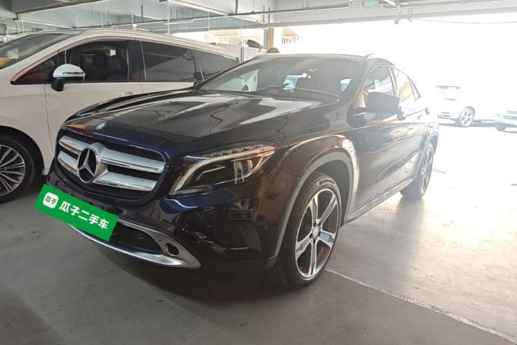 Used Mercedes-Benz GLA 2015 GLA 220 4MATIC Luxury Model Guazi used car, China used car export, Used car for sale, Used cars, Cheapest cars for sale