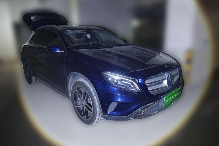 Used Mercedes-Benz GLA 2015 GLA 200 Fashion Model Front Right 45 Deg