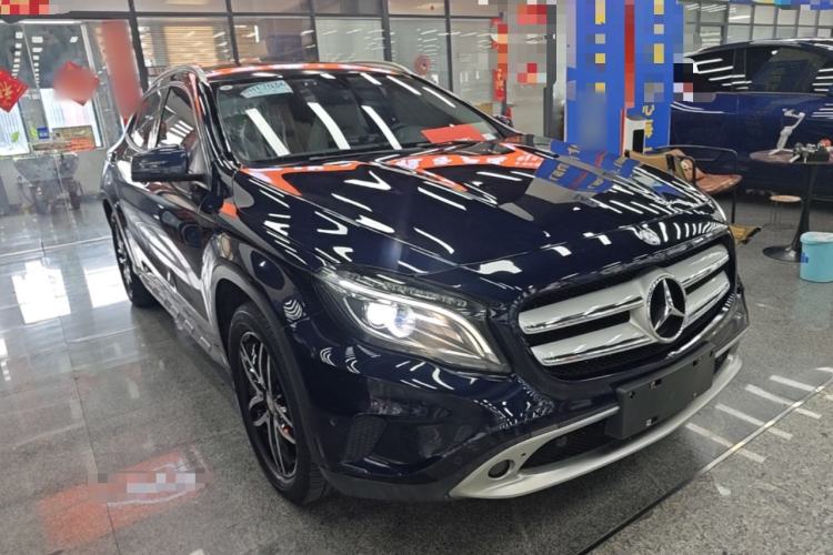 Used Mercedes-Benz GLA 2015 GLA 220 4MATIC Fashion Model Front Right 45 Deg