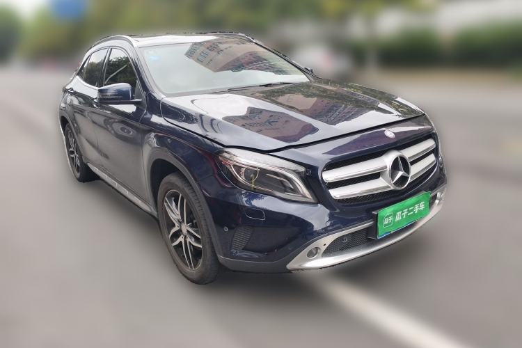 Used Mercedes-Benz GLA 2015 GLA 220 4MATIC Fashion Model Front Right 45 Deg
