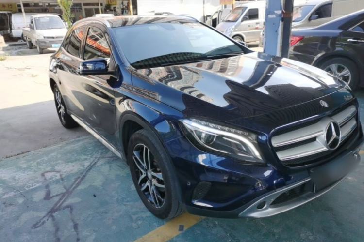 Used Mercedes-Benz GLA 2015 GLA 200 Fashion Model Front Right 45 Deg