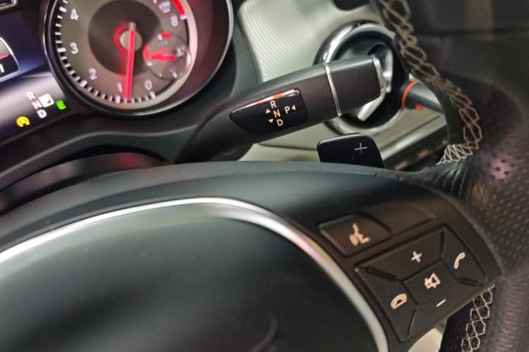 Used Mercedes-Benz GLA 2015 GLA 220 4MATIC Fashion Model Gear Lever