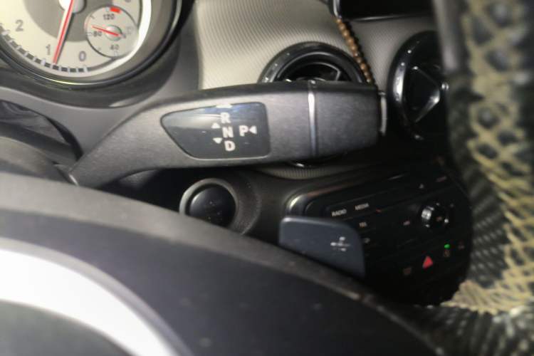 Used Mercedes-Benz GLA 2015 GLA 200 Fashion Model Gear Lever
