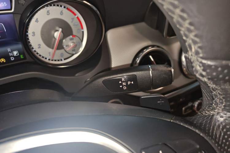 Used Mercedes-Benz GLA 2015 GLA 220 4MATIC Luxury Model Gear Lever