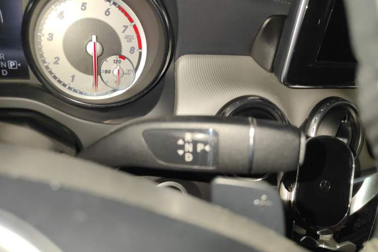 Used Mercedes-Benz GLA 2015 GLA 220 4MATIC Fashion Model Gear Lever