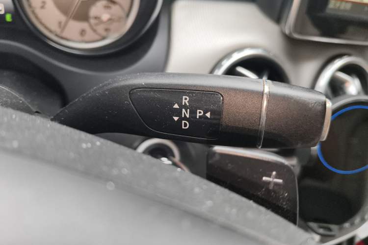 Used Mercedes-Benz GLA 2015 GLA 220 4MATIC Fashion Model Gear Lever