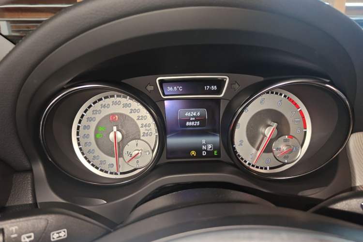 Used Mercedes-Benz GLA 2015 GLA 220 4MATIC Luxury Model Instrument Cluster