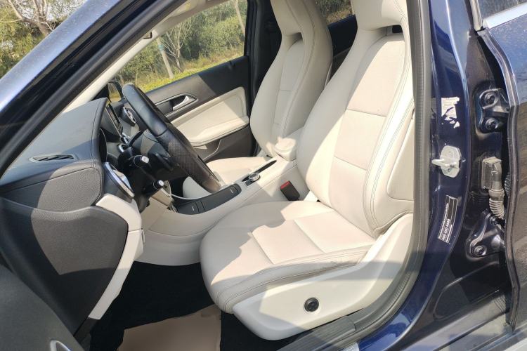 Used Mercedes-Benz GLA 2015 GLA 200 Fashion Model Left Front Seat