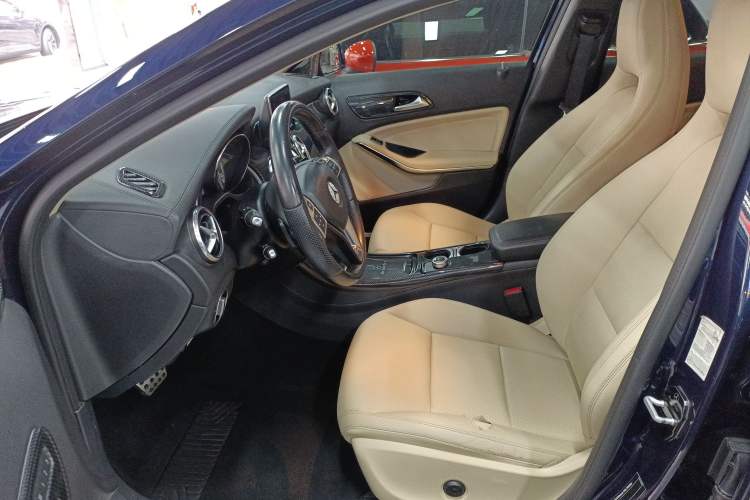 Used Mercedes-Benz GLA 2015 GLA 200 Fashion Model Left Front Seat