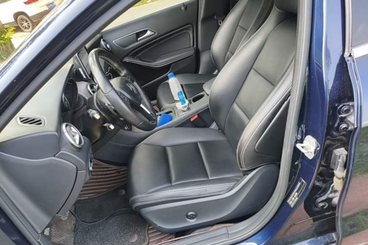 Used Mercedes-Benz GLA 2015 GLA 200 Sport Edition Left Front Seat