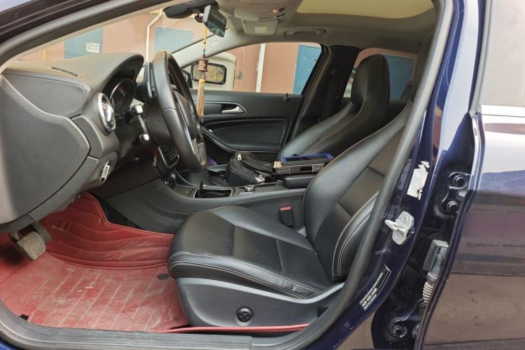 Used Mercedes-Benz GLA 2015 GLA 200 Fashion Model Left Front Seat