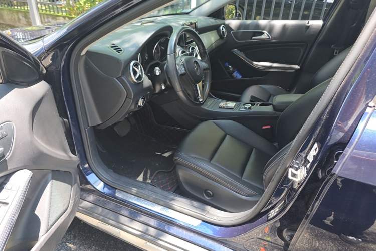 Used Mercedes-Benz GLA 2015 GLA 200 Fashion Model Left Front Seat