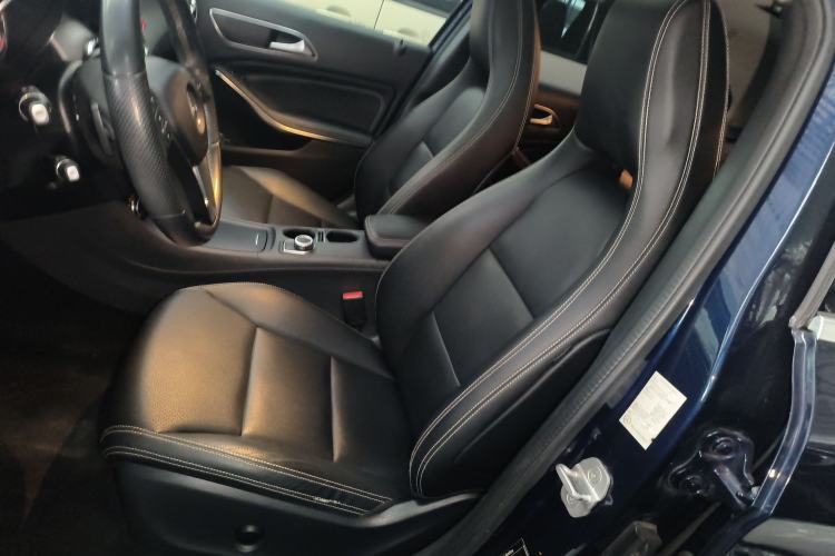 Used Mercedes-Benz GLA 2015 GLA 200 Fashion Model Left Front Seat