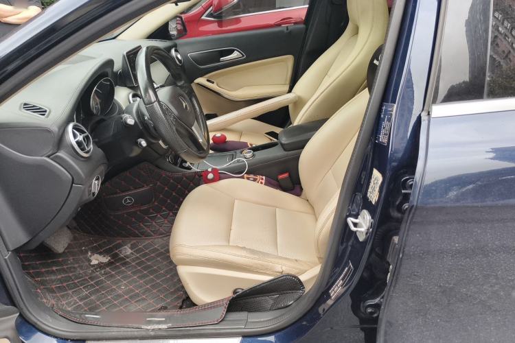 Used Mercedes-Benz GLA 2015 GLA 220 4MATIC Fashion Model Left Front Seat