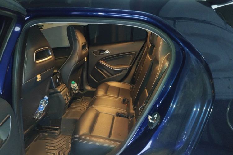 Used Mercedes-Benz GLA 2015 GLA 200 Fashion Model Left Rear Seat