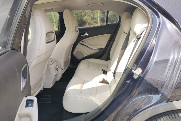 Used Mercedes-Benz GLA 2015 GLA 200 Fashion Model Left Rear Seat