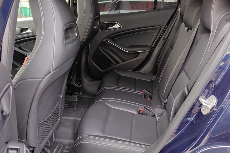 Used Mercedes-Benz GLA 2015 GLA 200 Fashion Model Left Rear Seat