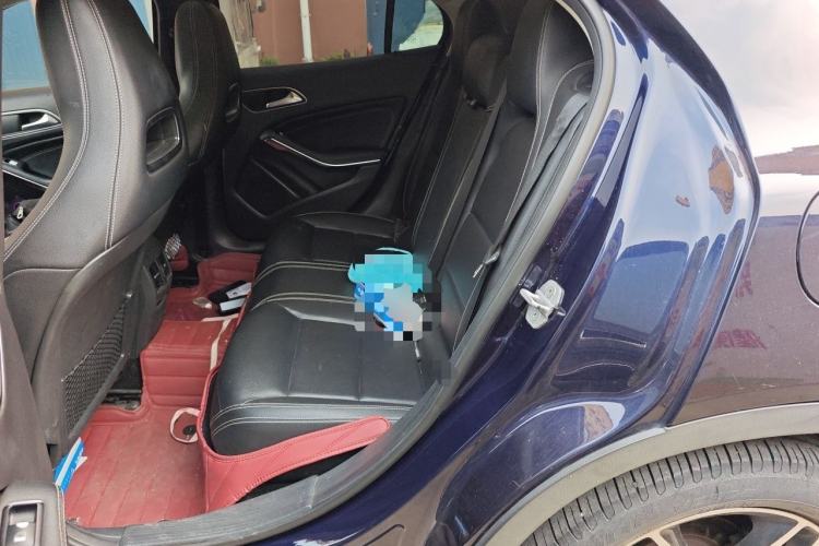 Used Mercedes-Benz GLA 2015 GLA 200 Fashion Model Left Rear Seat