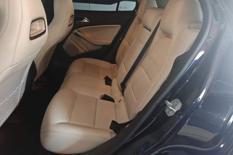 Used Mercedes-Benz GLA 2015 GLA 220 4MATIC Luxury Model Left Rear Seat