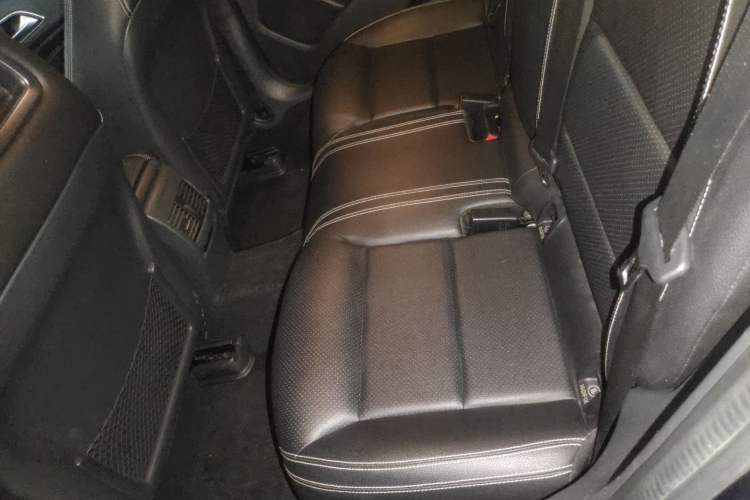 Used Mercedes-Benz GLA 2015 GLA 200 Fashion Model Left Rear Seat