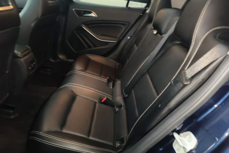 Used Mercedes-Benz GLA 2015 GLA 200 Fashion Model Left Rear Seat
