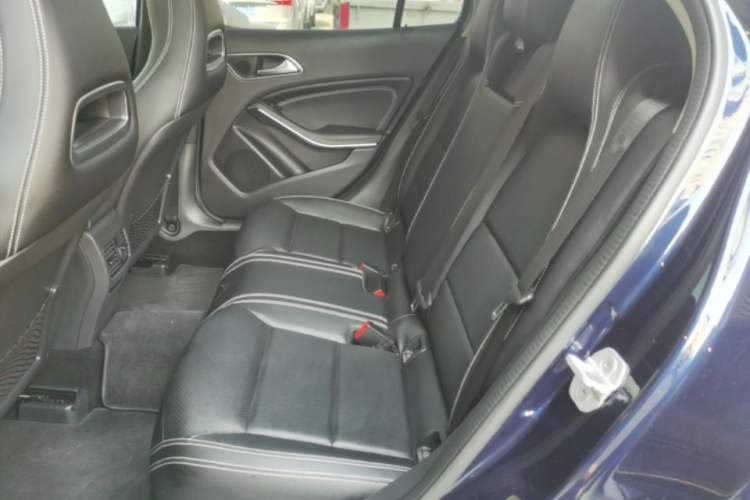 Used Mercedes-Benz GLA 2015 GLA 200 Fashion Model Left Rear Seat