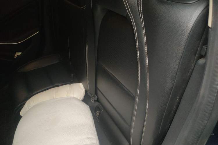 Used Mercedes-Benz GLA 2015 GLA 200 Fashion Model Left Rear Seat