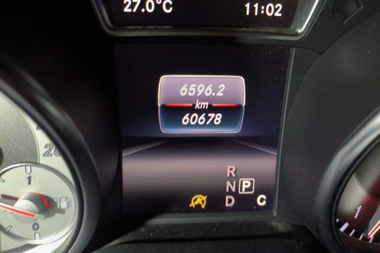 Used Mercedes-Benz GLA 2015 GLA 200 Fashion Model Odometer Close Up