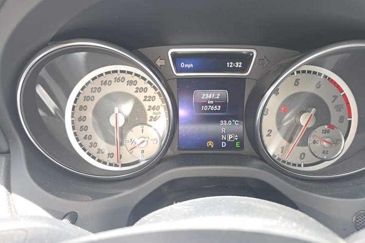 Used Mercedes-Benz GLA 2015 GLA 200 Fashion Model Odometer Close Up