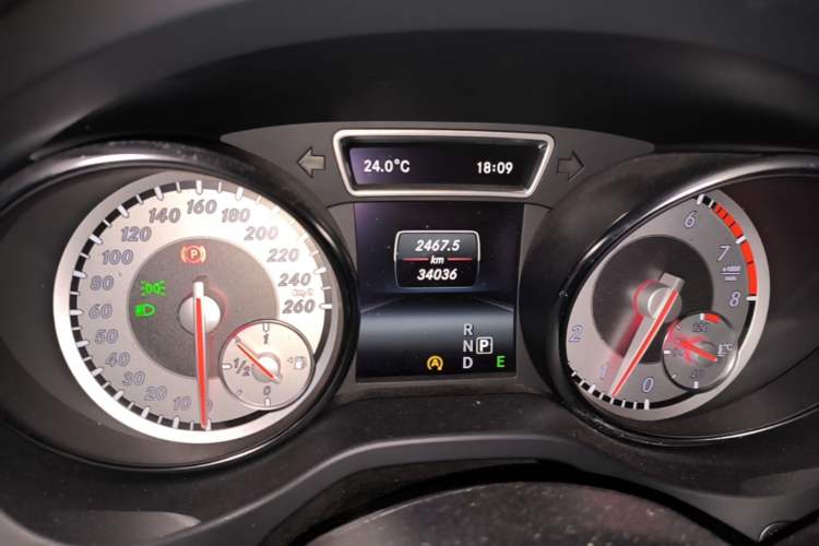 Used Mercedes-Benz GLA 2015 GLA 200 Sport Edition Odometer Close Up