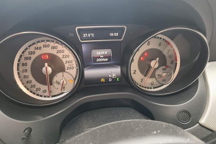 Used Mercedes-Benz GLA 2015 GLA 220 4MATIC Fashion Model Odometer Close Up