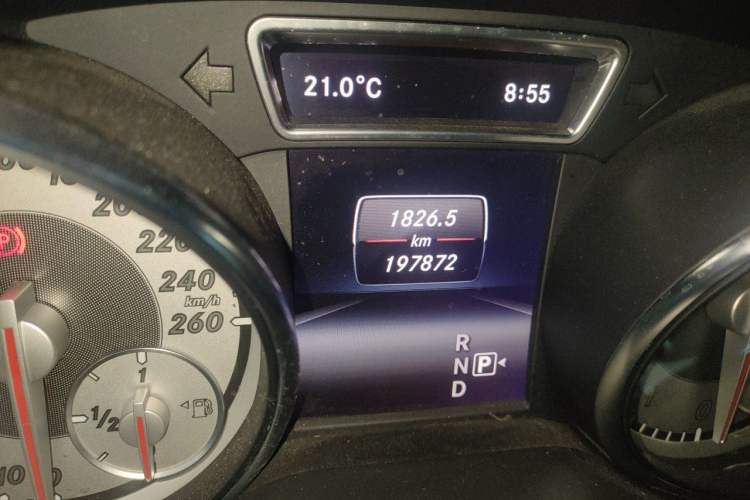 Used Mercedes-Benz GLA 2015 GLA 200 Fashion Model Odometer Close Up