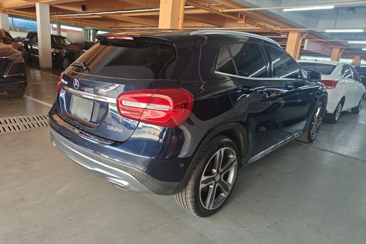 Used Mercedes-Benz GLA 2015 GLA 220 4MATIC Luxury Model Rear Right 45 Deg