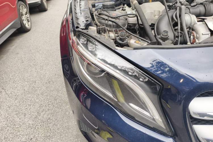 Used Mercedes-Benz GLA 2015 GLA 220 4MATIC Fashion Model Right Front Headlight
